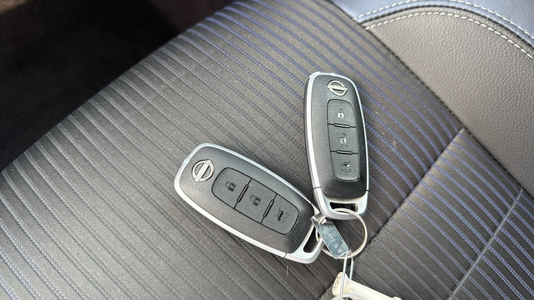 Nissan Qashqai 1.3 DiG-T MH Tekna 5dr Petrol Hatchback